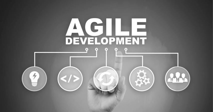 Agile là phương pháp pháp triển phần mềm linh hoạt, thích ứng nhanh